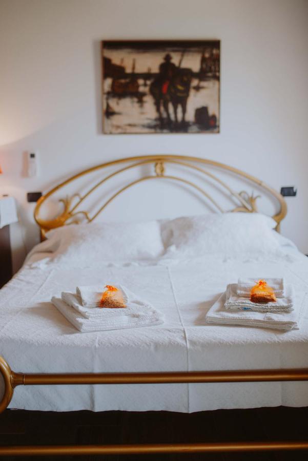 B&B Casa Santa Lucia Manerba del Garda Eksteriør billede