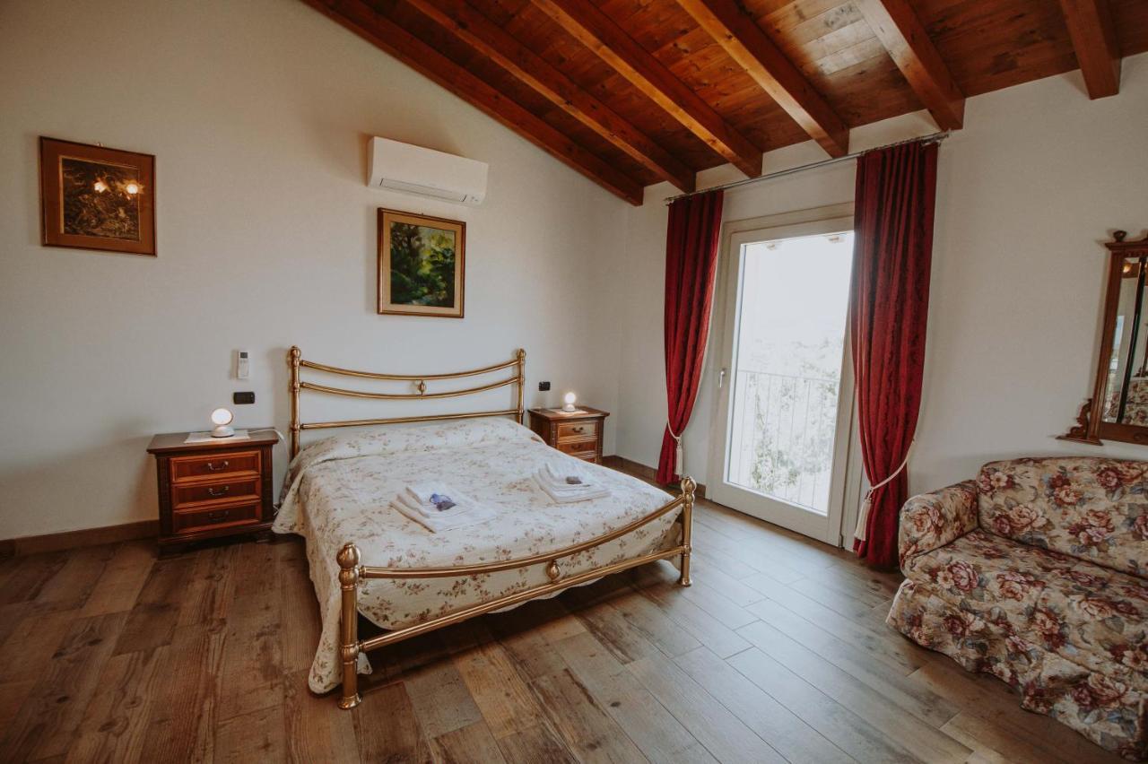 B&B Casa Santa Lucia Manerba del Garda Eksteriør billede