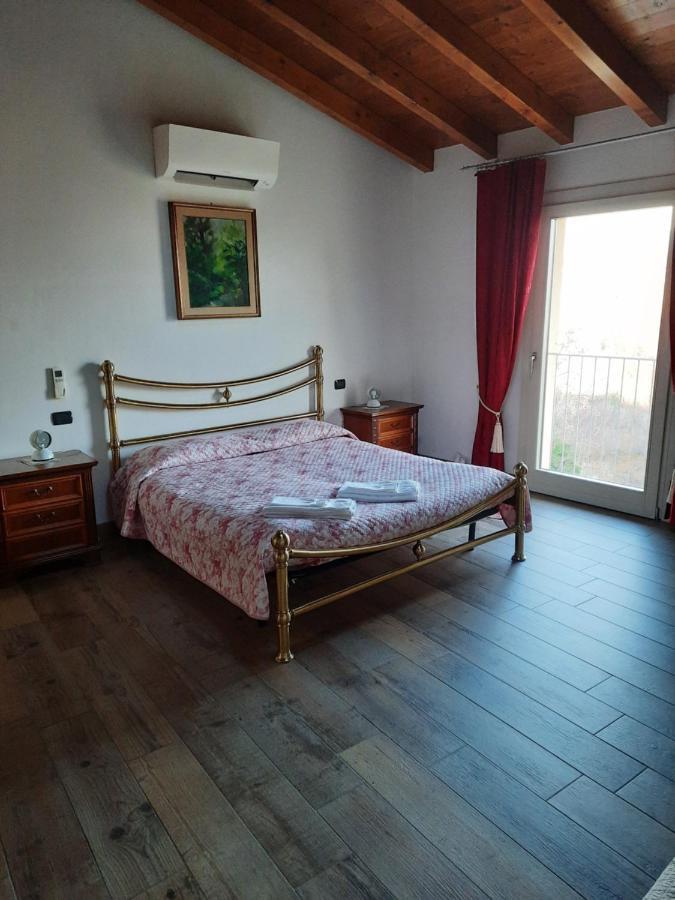 B&B Casa Santa Lucia Manerba del Garda Værelse billede