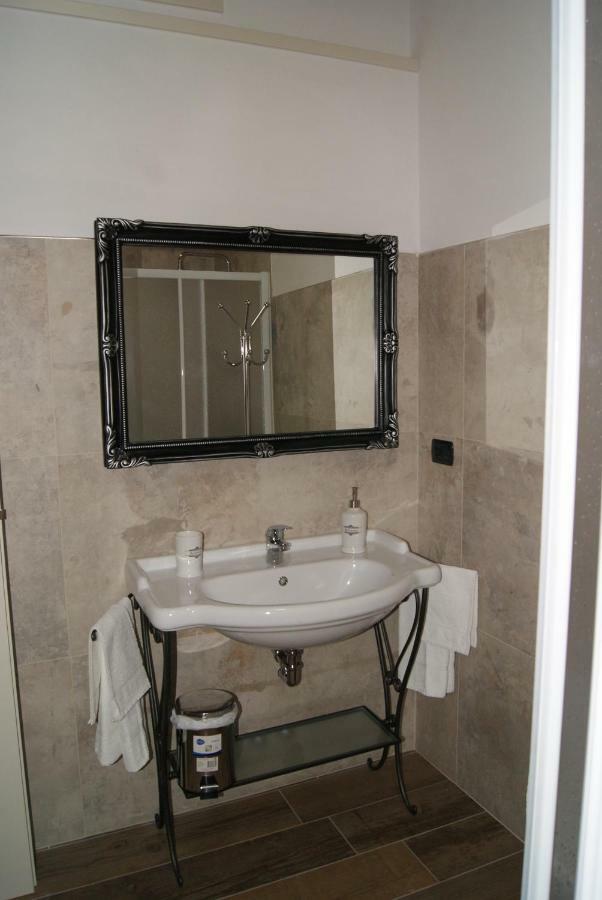 B&B Casa Santa Lucia Manerba del Garda Eksteriør billede